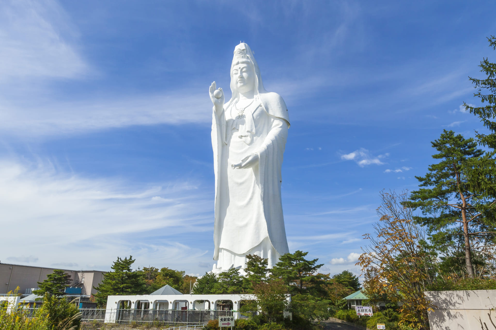 Huge Statue of the Goddess of Kannon | Discover SENDAI